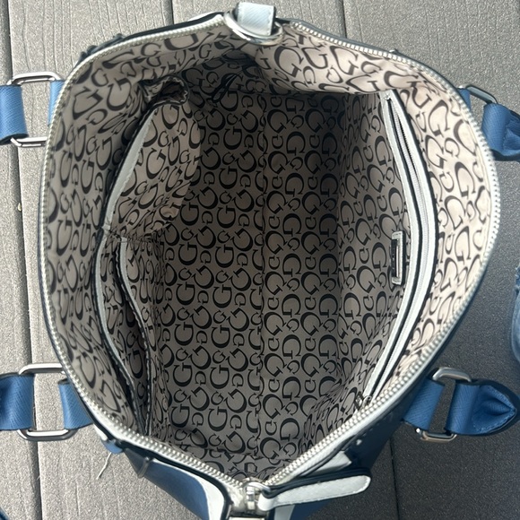 Blue guess purse - Picture 4 of 4
